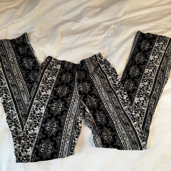 Pants - Black and White Women’s Party Pants Flair Size M